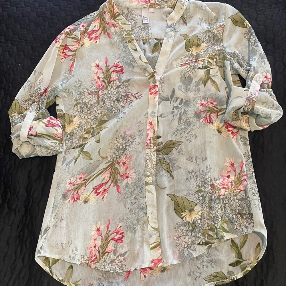 Floral pale green blouse Sz small